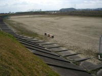 総四日市市本郷河川敷グラウンド合体育館